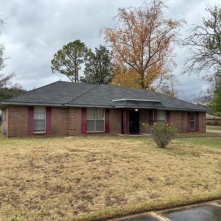 The Carriage Dream Villa Montgomery Exterior photo